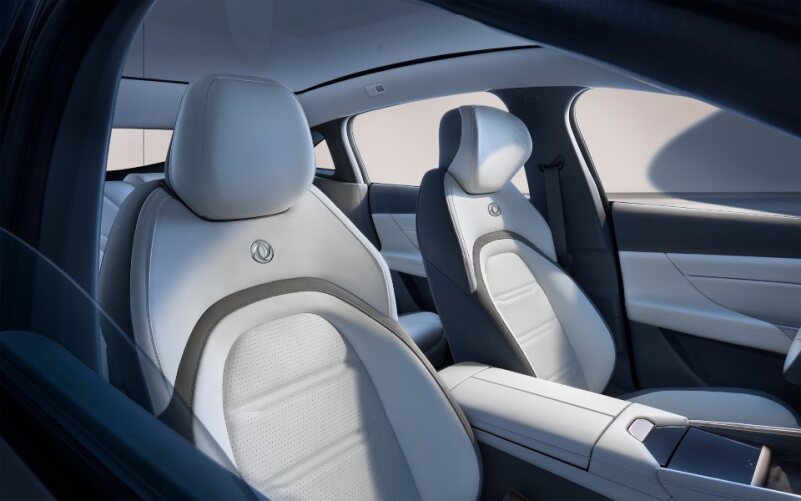 007 front cabin